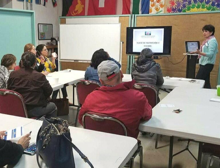 Comunidad aprende sobre alimentación saludable