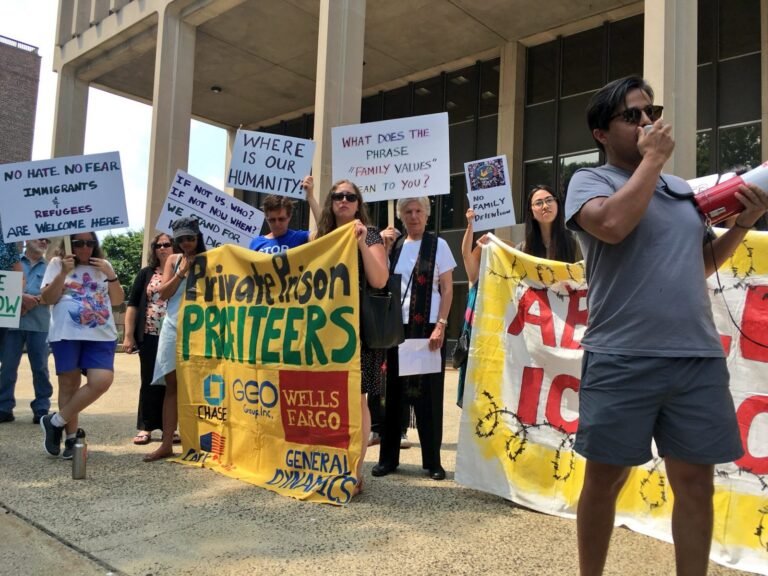 Comunidad muestra apoyo a niños inmigrantes separados de sus padres