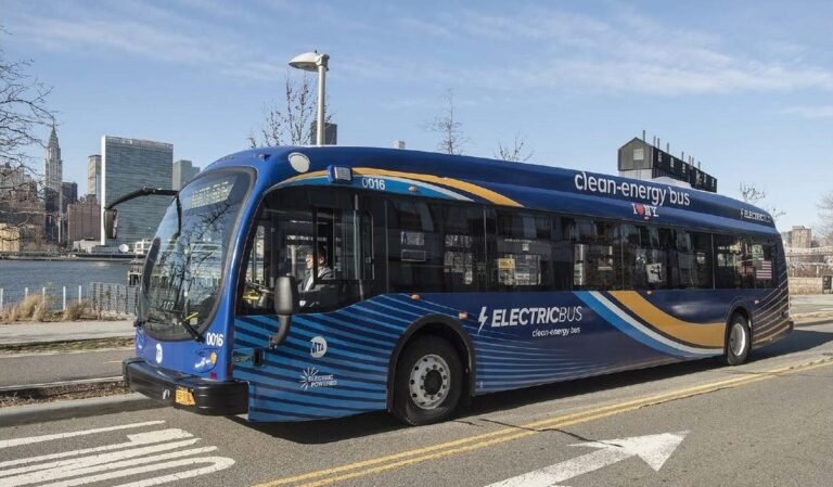 Condado aprueba cerca de $4.5 millones para autobuses eléctricos