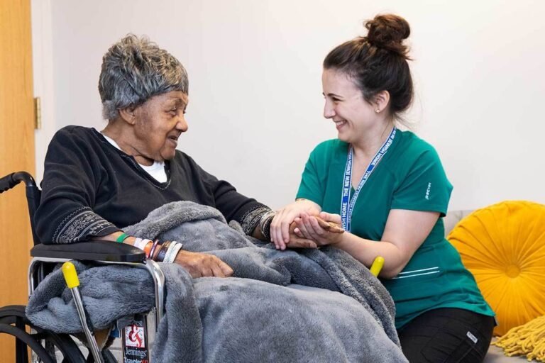 Ante escasez de personal médico, Condado pide a enfermeras jubiladas a reintegrarse al trabajo