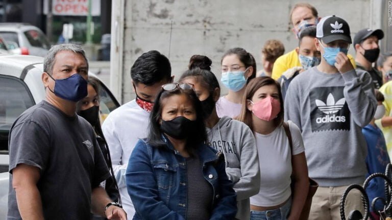 Confirman que hay “evidencia emergente” que coronavirus puede transmitirse por gotitas en el aire