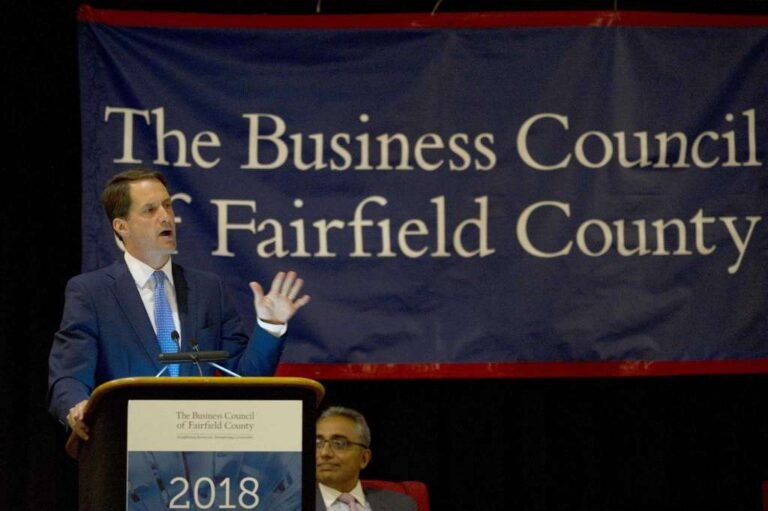 Congresista federal expone sobre comercio e inmigración