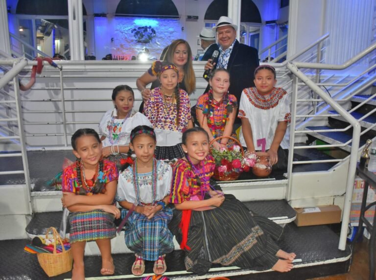 Grupo Quetzal lleva a cabo reinado y elige a niña “Monja Blanca”