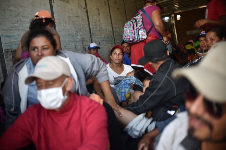 A raíz del aumento del desempleo, coronavirus complica seguridad de familias que viven juntas
