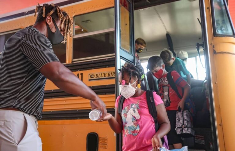 Cuántos casos de COVID-19 se necesitan para cerrar las escuelas de CT