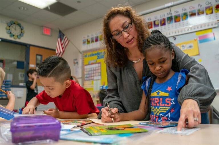 Cuestionan planes para reabrir escuelas de verano