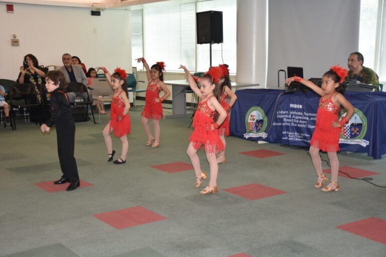 Cultura latina brilla en festival y exposición artística