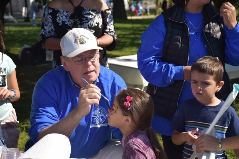 Cultura latina da sabor a festival internacional y parada infantil