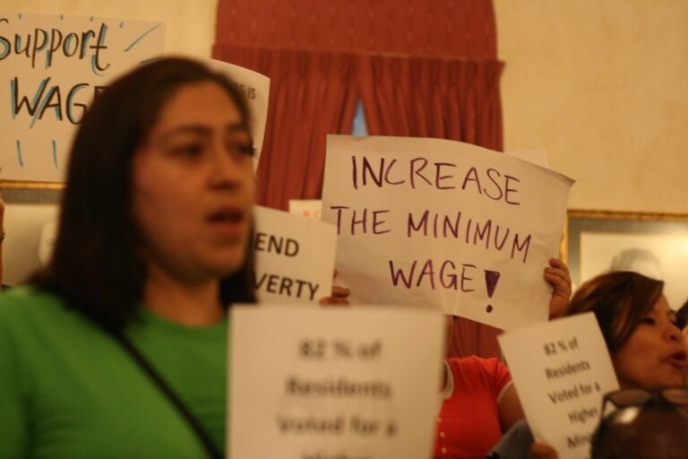 Debate por salario mínimo se calienta en carrera para gobernador de CT
