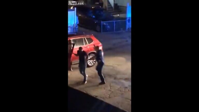 Defensores condenan video donde se ve a oficial golpeando con su pistola a sospechoso