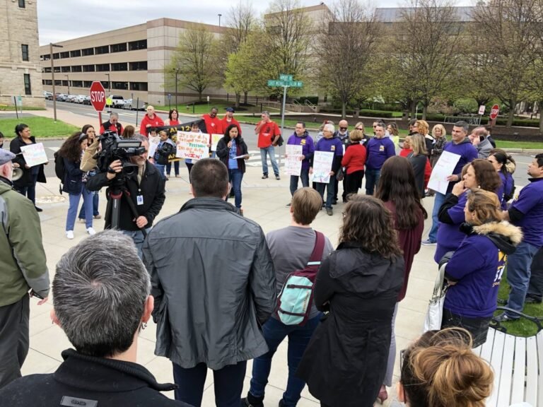 Defensores exigen justicia para comunidades inmigrantes y de color