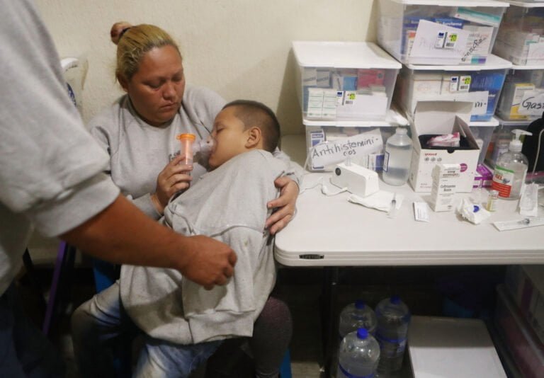 “Dejen de poner en peligro la salud de los inmigrantes”, exigen fiscales de 19 Estados