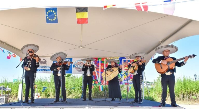 Diferentes culturas se unen en festival familiar