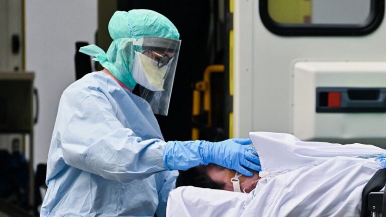 Disminuyen hospitalizaciones por COVID-19
