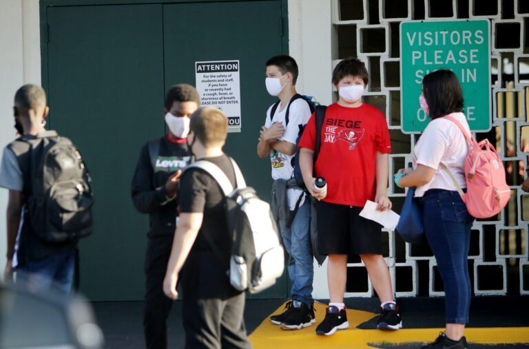 Dos miembros de personal escolar dan positivo para coronavirus