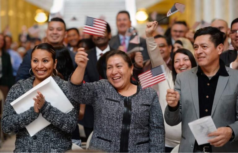 Según nueva política de USCIS: Dos reglas afectarían a inmigrantes en peticiones de green card y naturalización