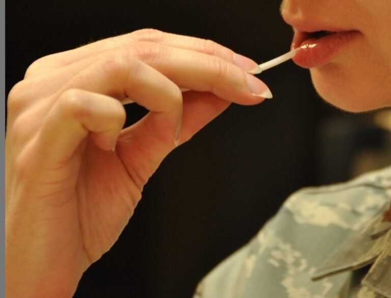 EEUU aprobó el primer test de saliva recolectada en forma casera