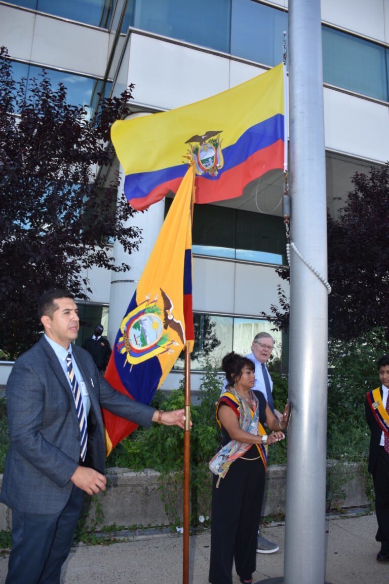 Ecuatorianos celebraron 210 años del primer Grito de Independencia