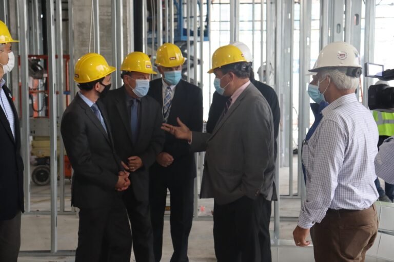 Ejecutivo recorre sitio de construcción de nueva Corte de la Familia