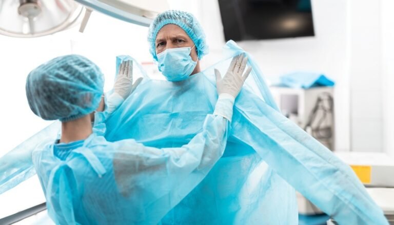 Escasez de equipos de protección temporal sigue poniendo en riesgo a personal medico 