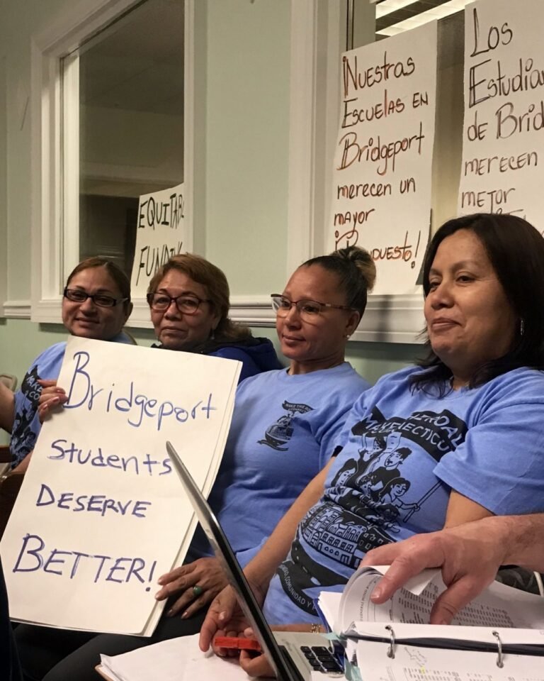 Escuelas fallan en servicios de traducción en reuniones de educación especial