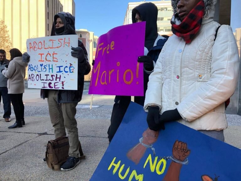 Estudiante detenido por el ICE sigue en custodia