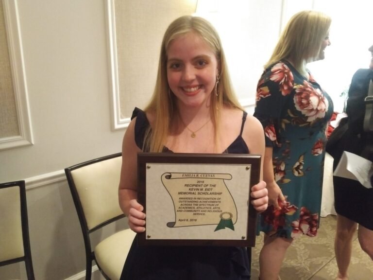 Estudiante hispana gana beca de $100 mil