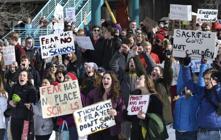 Estudiantes de Westchester se unen a lucha contra la violencia armada