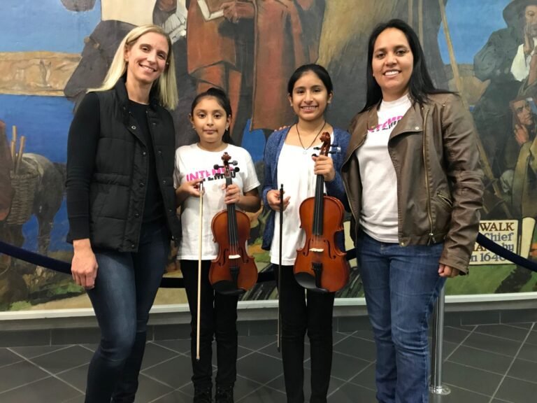 Estudiantes hispanas de INTEMPO se unen a Sinfónica Juvenil