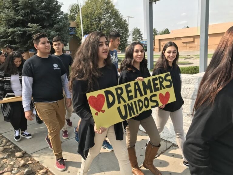 Estudiantes indocumentados son elegibles para recibir ayuda financiera