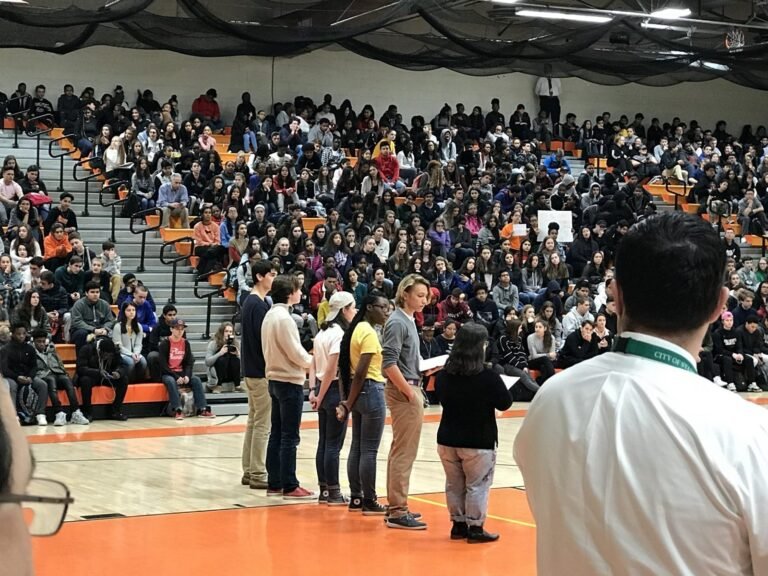 Estudiantes se unen para combatir la violencia armada