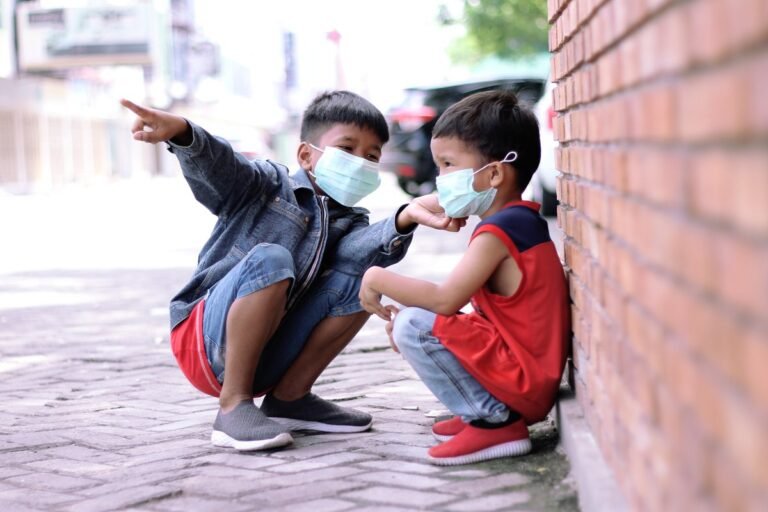 Estudio describe reacciones graves de niños infectados con COVID-19