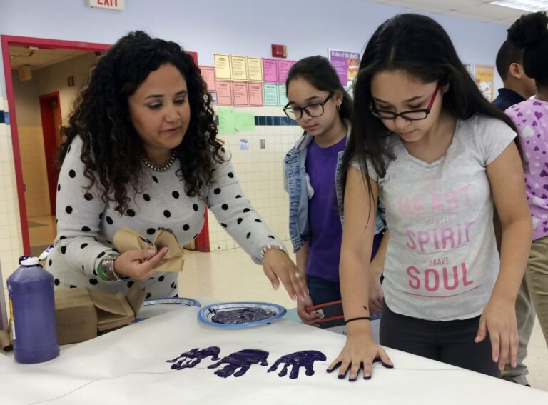 Expanden programa para motivar a estudiantes a convertirse en maestros