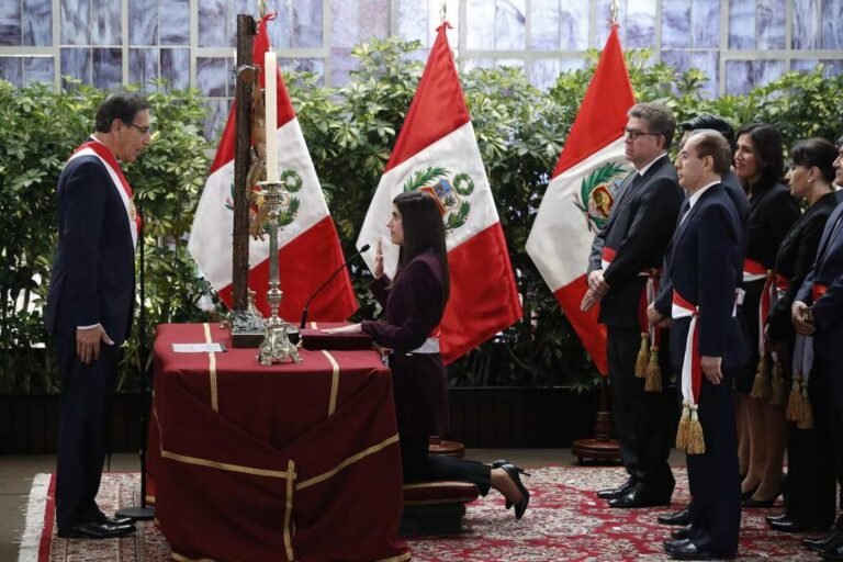 El Gobierno de Perú ratifica su poder con un nuevo gabinete y gran apoyo ciudadano