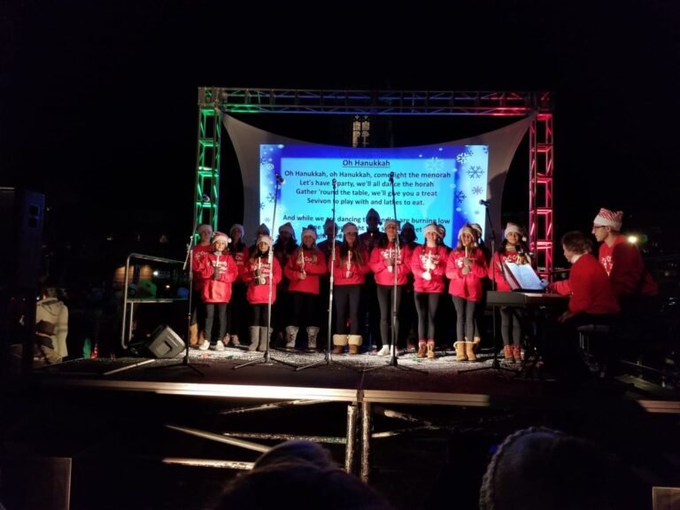 Familias dan la bienvenida a las fiestas navideñas