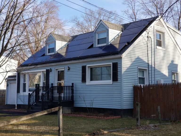 Familias de bajos ingresos serán inscritas en programa de energía solar