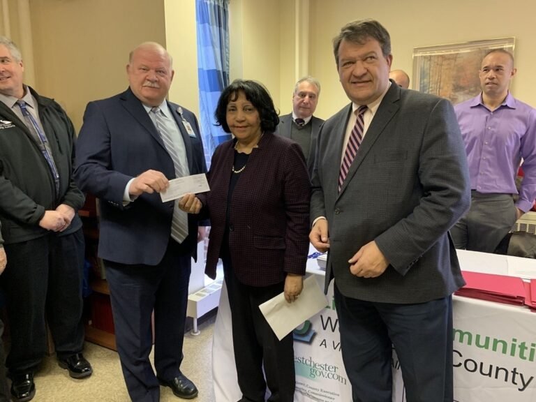 Fondos para fortalecer programas y servicios para adultos mayores