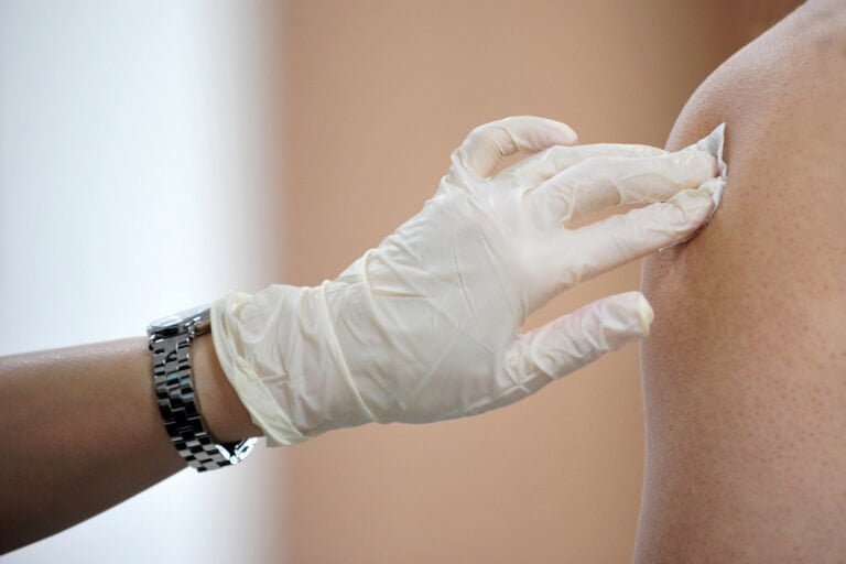COVID + Influenza: éste es un buen año para vacunarse, aconsejan expertos