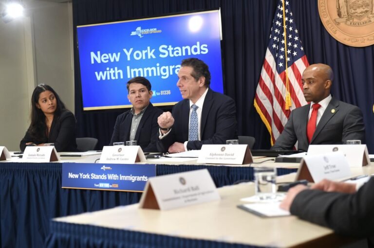 Gobernador denunciará al ICE si continúa haciendo redadas ilegales