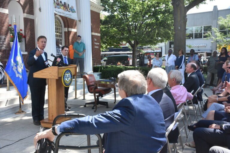 Gobernador firma ley que agiliza despliegue de tecnología 5G de alta velocidad en CT