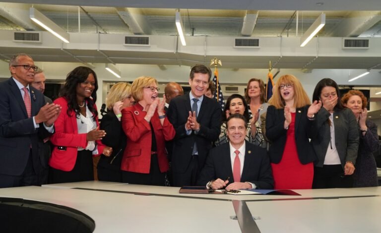 Gobernador firma ley que protege a víctimas infantiles de abuso sexual