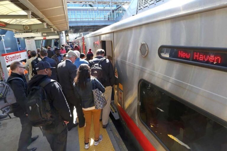 Gobernador lanzará plan para acelerar servicio de Metro-North