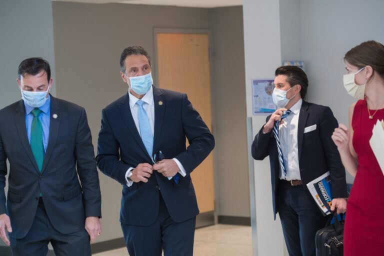 Gobernador ordena a hospitales dar prioridad a niños para pruebas de COVID-19