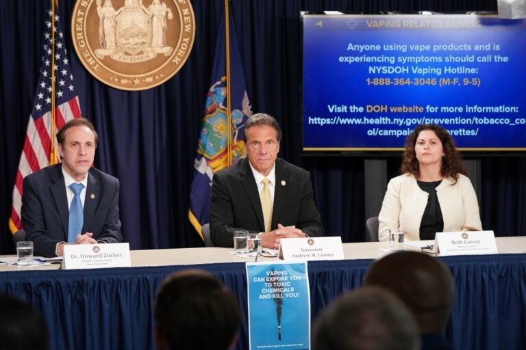 Gobernador prohibirá cigarrillos electrónicos con sabor