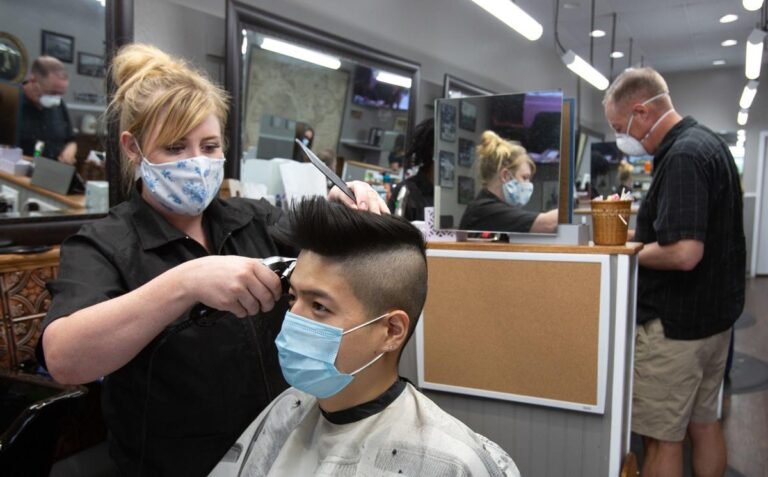 Gobernador retrasa reapertura de salones de belleza y peluquerías