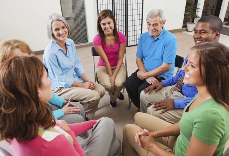 Grupos de apoyo familiar para orientar sobre enfermedades mentales