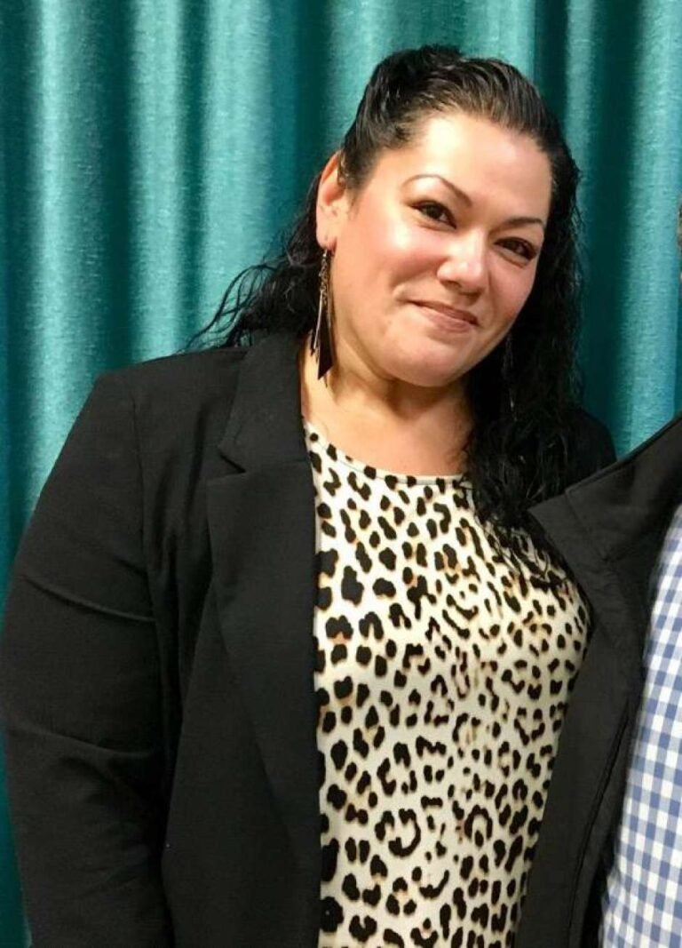 Hispana removida como Presidenta de Junta de Educación