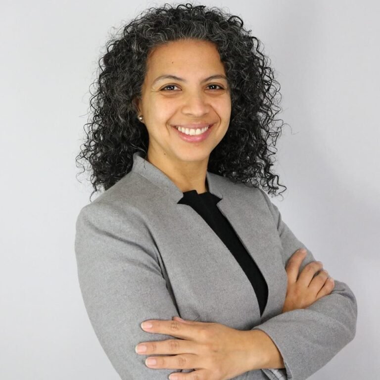 Hispana se postula para Alcalde