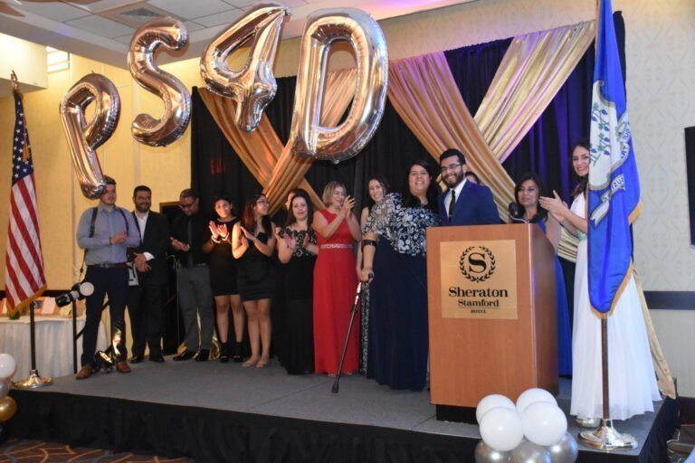 Historias conmovedoras en cena de gala para ayudar a estudiantes indocumentados