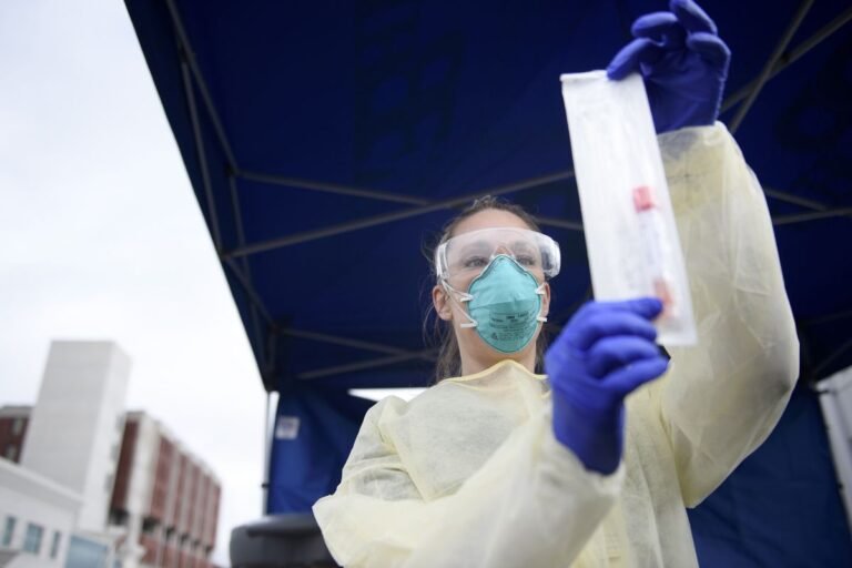 Hospital activa centro de pruebas para COVID-19 pero sólo con cita